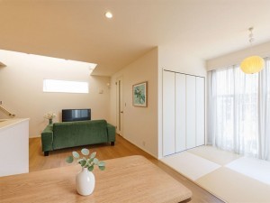 鳥取市浜坂、新築一戸建ての居間画像です