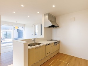 鳥取市浜坂、新築一戸建てのキッチン画像です