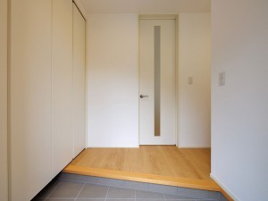 鳥取市浜坂、新築一戸建ての玄関画像です