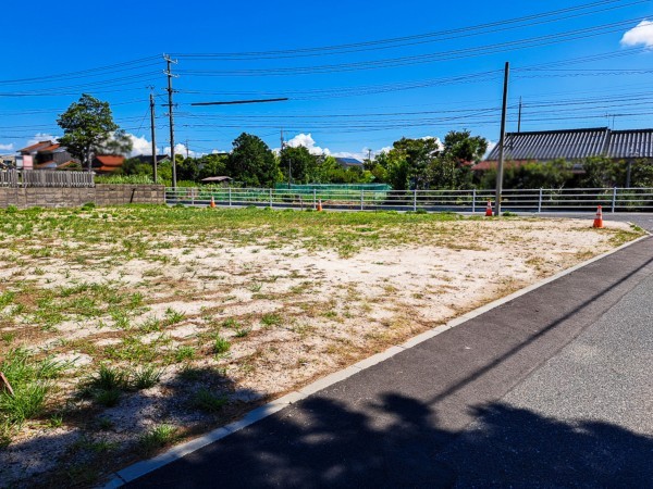 境港市上道町、土地の前面道路を含む現地写真画像です