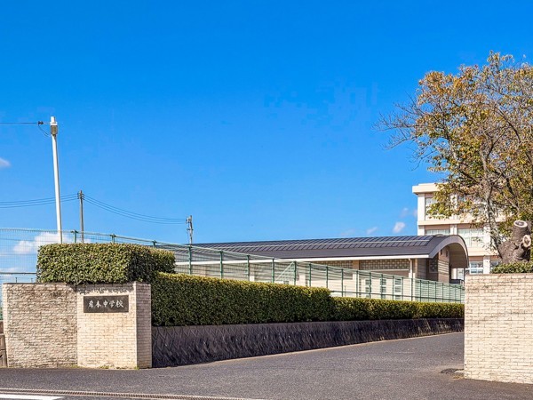 西伯郡伯耆町岸本、土地の中学校画像です