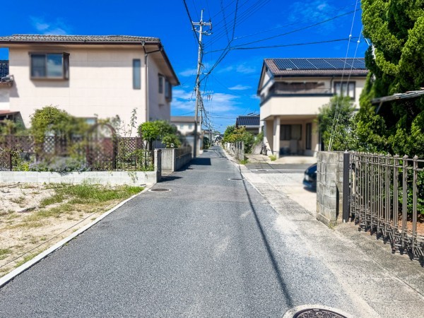 米子市旗ヶ崎、土地の前面道路を含む現地写真画像です