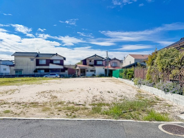 米子市旗ヶ崎、土地の前面道路を含む現地写真画像です