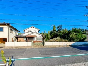 松江市東出雲町揖屋、土地の前面道路を含む現地写真画像です