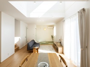 松江市東忌部町、新築一戸建ての居間画像です