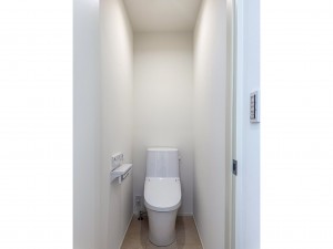 松江市玉湯町玉造、新築一戸建てのトイレ画像です