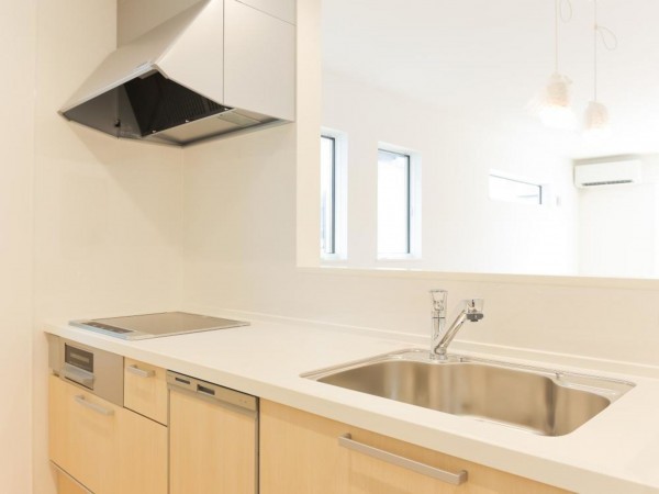 鳥取市卯垣、新築一戸建てのキッチン画像です