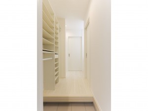 松江市浜佐田町、新築一戸建ての玄関画像です