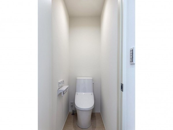 松江市浜佐田町、新築一戸建てのトイレ画像です