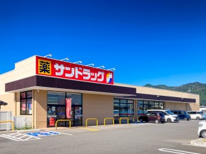 出雲市小山町、土地のドラッグストア画像です
