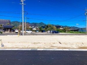 出雲市小山町、土地の前面道路を含む現地写真画像です