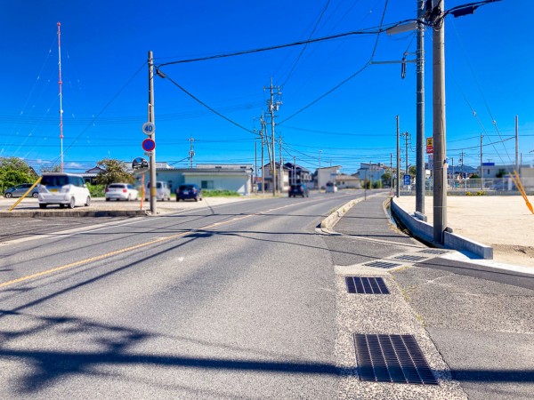 出雲市小山町、土地の前面道路を含む現地写真画像です