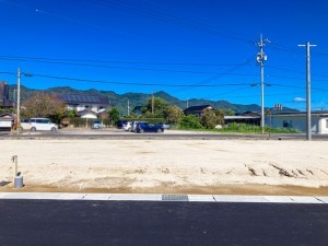出雲市小山町、土地の前面道路を含む現地写真画像です