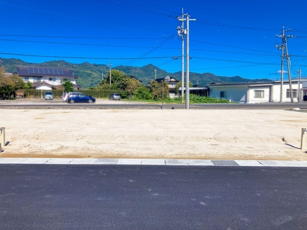 出雲市小山町、土地の前面道路を含む現地写真画像です