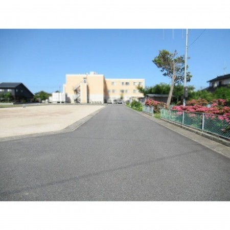 境港市中野町、新築一戸建ての前面道路を含む現地写真画像です