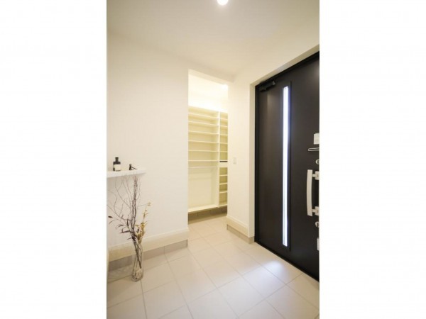 米子市旗ヶ崎、新築一戸建ての玄関画像です