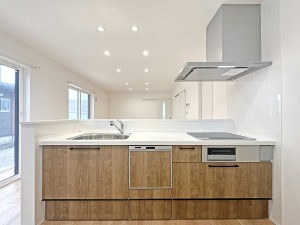 松江市法吉町、新築一戸建てのキッチン画像です