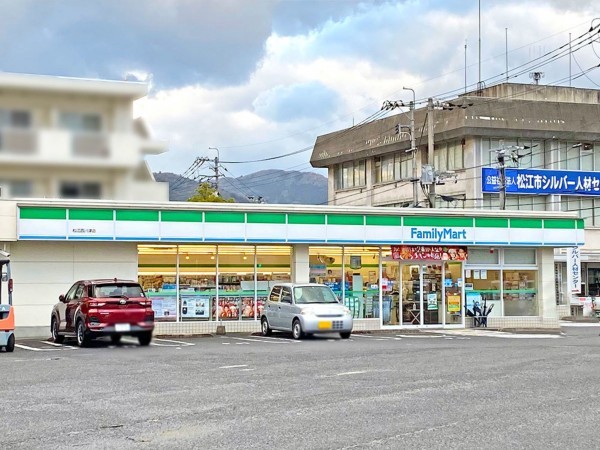 松江市西川津町、新築一戸建てのコンビニ画像です