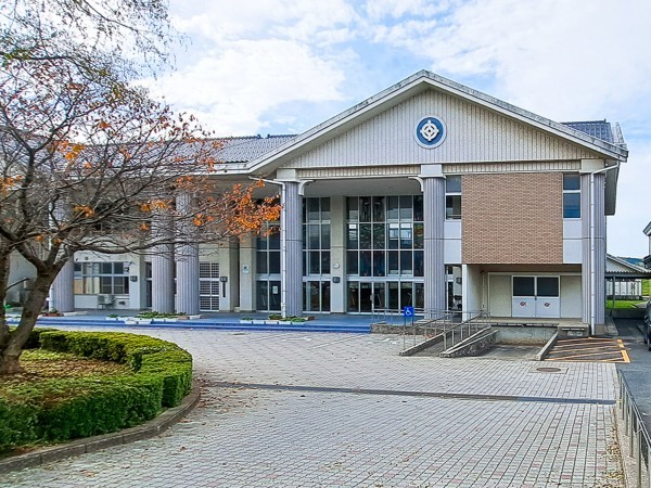 倉吉市、新築一戸建ての小学校画像です