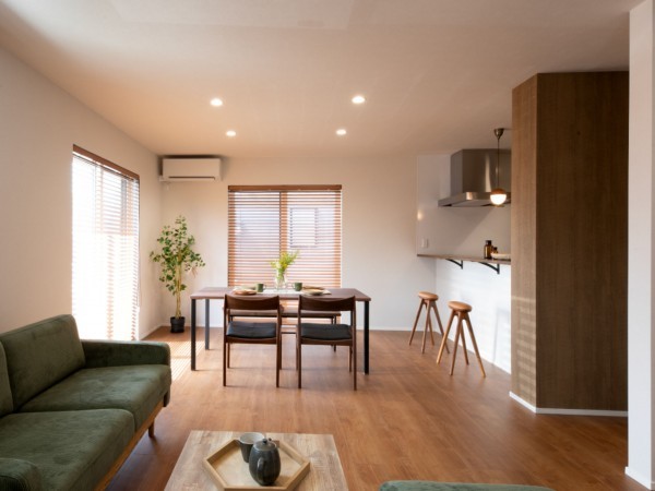 倉吉市、新築一戸建ての居間画像です