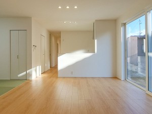 境港市上道町、新築一戸建ての居間画像です