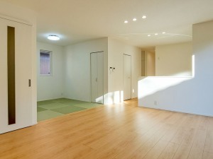 境港市上道町、新築一戸建ての居間画像です