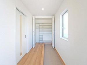 鳥取市卯垣、新築一戸建ての玄関画像です