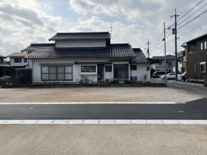 米子市新開、土地の前面道路を含む現地写真画像です