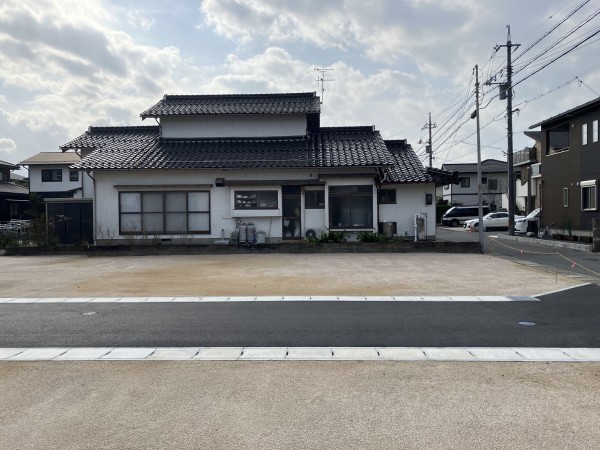 米子市新開、土地の前面道路を含む現地写真画像です