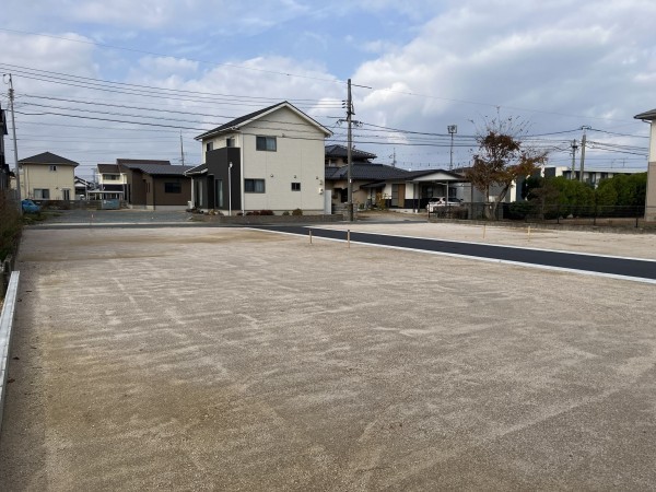 米子市新開、土地の前面道路を含む現地写真画像です