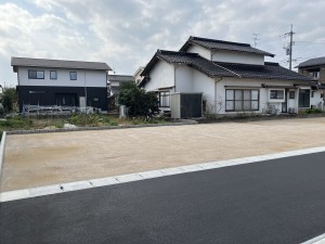 米子市新開、土地の前面道路を含む現地写真画像です