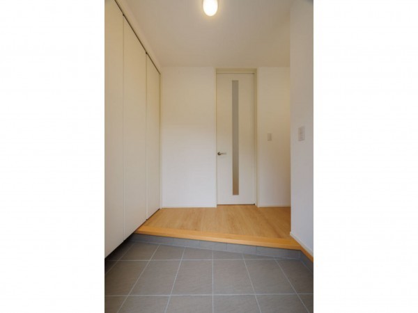 米子市旗ヶ崎、新築一戸建ての玄関画像です