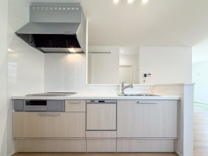 出雲市小山町、新築一戸建てのキッチン画像です