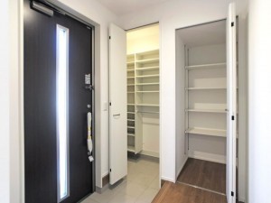 鳥取市浜坂、新築一戸建ての玄関画像です