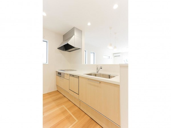 鳥取市浜坂、新築一戸建てのキッチン画像です