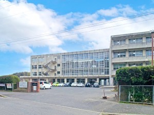 松江市東津田町、土地の中学校画像です