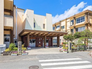 境港市上道町、新築一戸建ての小学校画像です