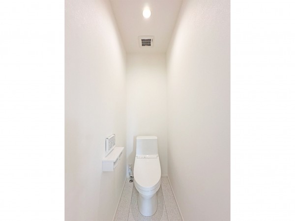 境港市上道町、新築一戸建てのトイレ画像です