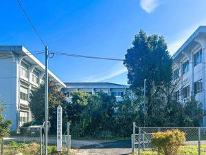 倉吉市、新築一戸建ての中学校画像です