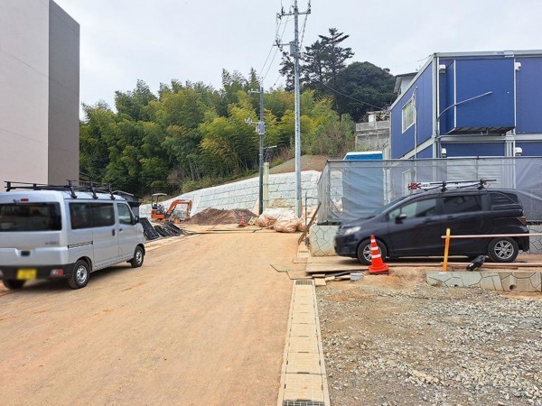 松江市西川津町、土地の前面道路を含む現地写真画像です