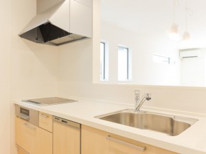 鳥取市岩倉、新築一戸建てのキッチン画像です