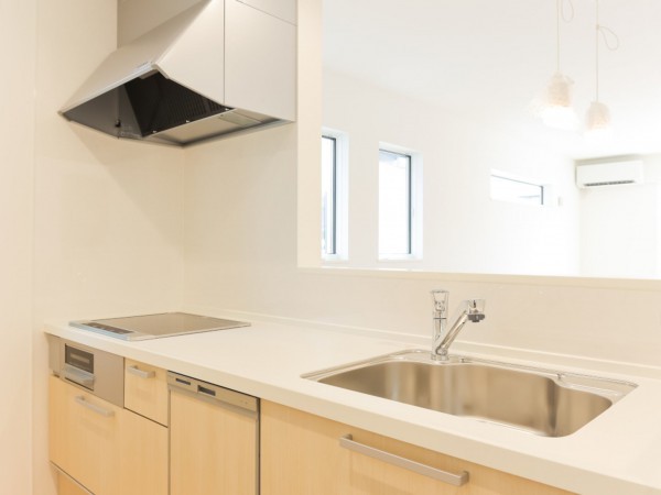 鳥取市岩倉、新築一戸建てのキッチン画像です