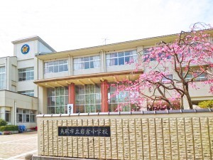 鳥取市岩倉、新築一戸建ての小学校画像です