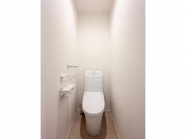 松江市東出雲町揖屋、新築一戸建てのトイレ画像です