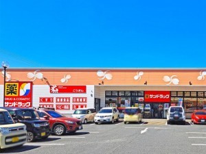 松江市東出雲町揖屋、新築一戸建てのドラッグストア画像です