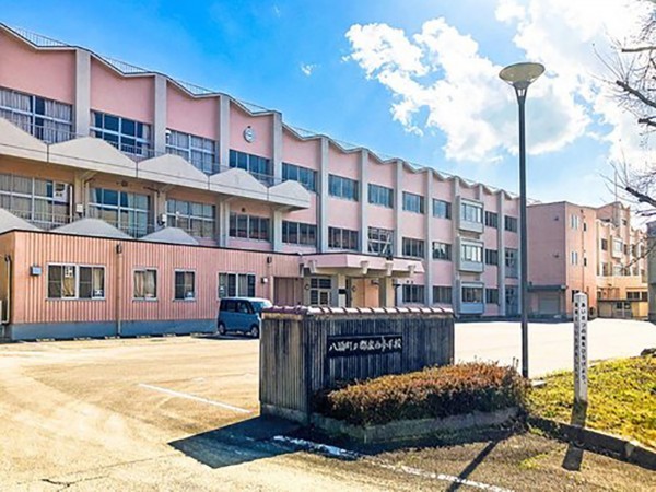 八頭郡八頭町、新築一戸建ての小学校画像です
