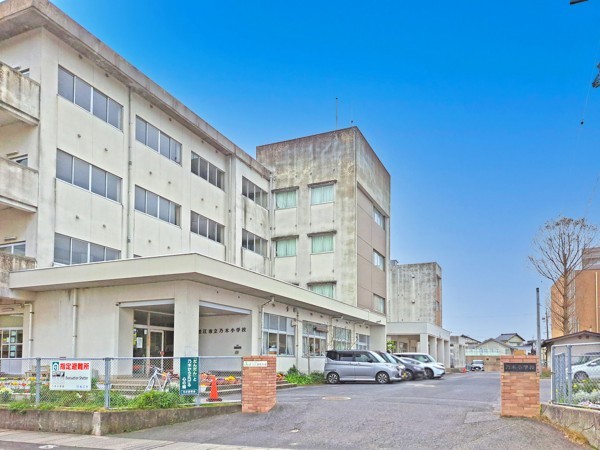 松江市上乃木、新築一戸建ての小学校画像です