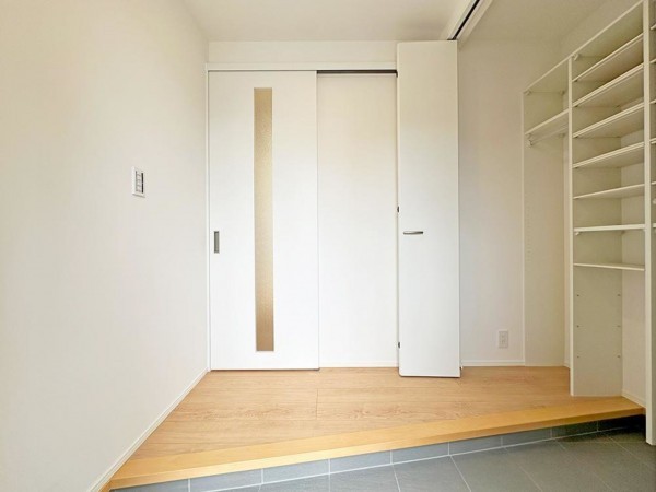 米子市上福原、新築一戸建ての玄関画像です