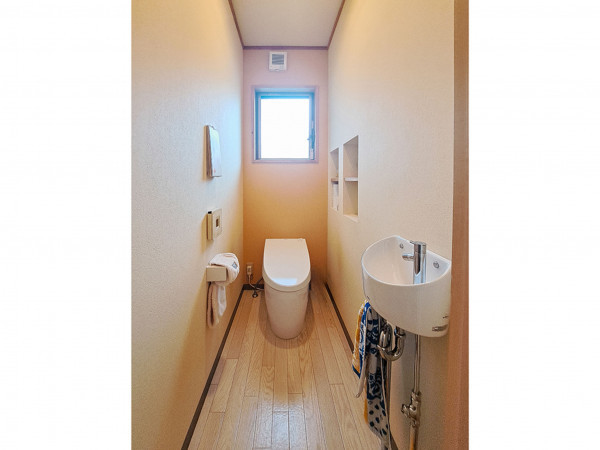 松江市東持田町、中古一戸建てのトイレ画像です