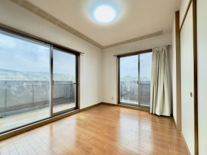 出雲市西新町、マンションの居間画像です